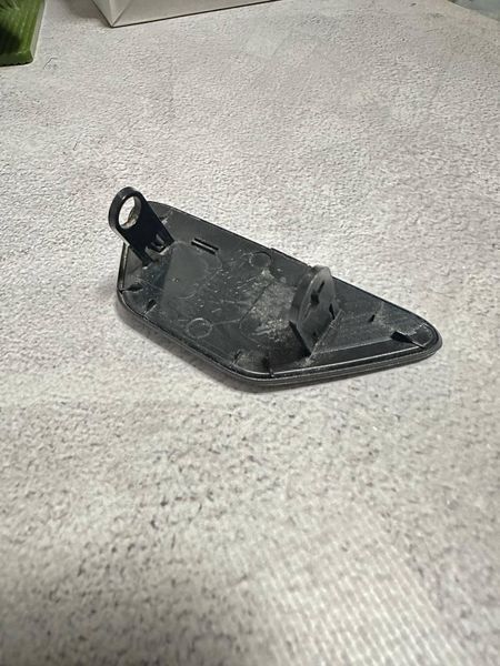 51118048680 Заглушка отверстия омывателя фары правая (M-Pack) BMW 5 F10 (БМВ 5 Ф10) 51118048680 фото