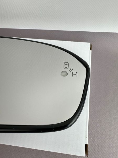 Ford Fusion (Форд Фьюжн) 2012-2020 сферический вкладыш зеркала правого (зеркальный элемент) MVDC1255BSRH фото