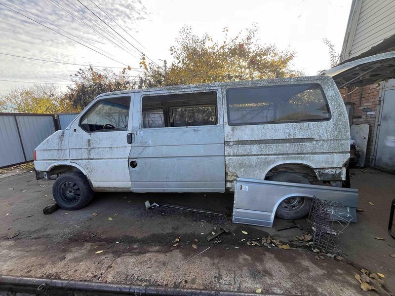 Ремчастина обшивки боковини ліва (середній сегмент) VW Transporter T4 (Фольксваген Т4) 9558011 фото