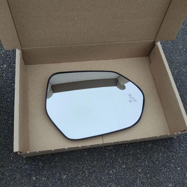 Toyota Camry V70 (Тойота Камри 70) 2018- вкладыш (стекло, зеркальный элемент) зеркала правого, с индикатором 81h2555e фото