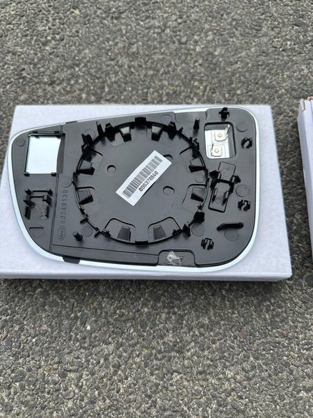 BMW 4 G22, G23, G26, G22 вкладиш (скло, дзеркальний елемент) правого дзеркала 20E1555M фото
