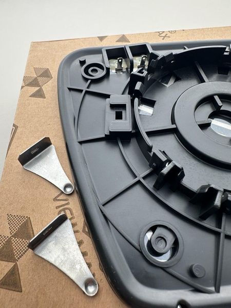 Hyundai iX35 (Хюндай ix35) 2010 - 2016 вкладиш дзеркала (дзеркальний елемент) лівий 87611-2S230 4048545M_ix35 фото